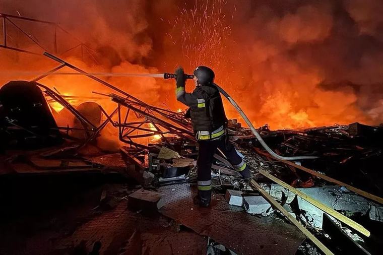 При ночной атаке в Каменском погибли четыре человека, есть раненые