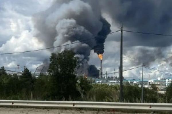 Пожар на гигантском газохимическом комплексе в России: пострадали пять человек