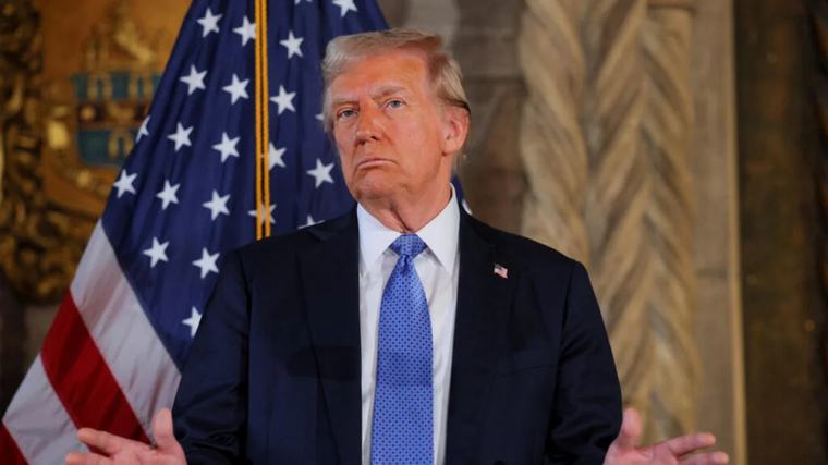 FT: Рейтинг Трампа упал до рекордно низкого уровня