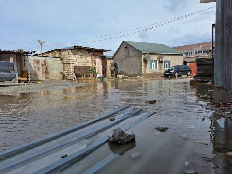 Вода сбивает цену