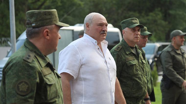 Лукашенко объявил внезапную проверку боеготовности армии