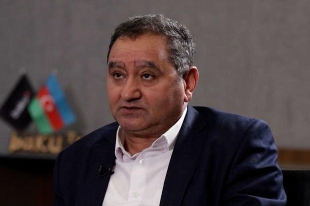 Ötən il “nəhəng” adlandırmışdı, indi istefasını istəyir
