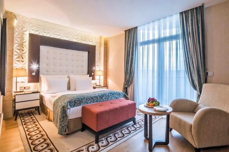 Otel otaqlarında ən çox unudulan əşya məlum oldu